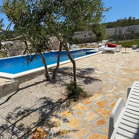 Maslina Lodge *