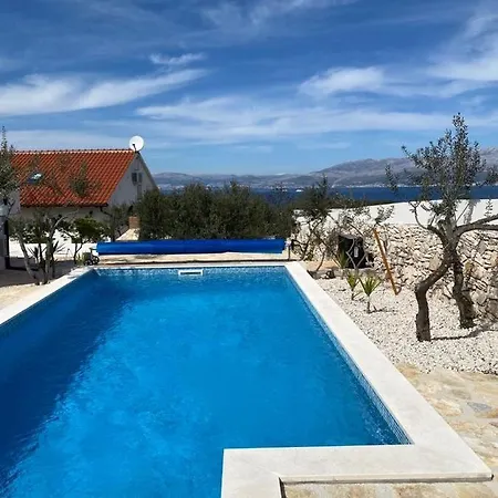 Lodge Maslina *